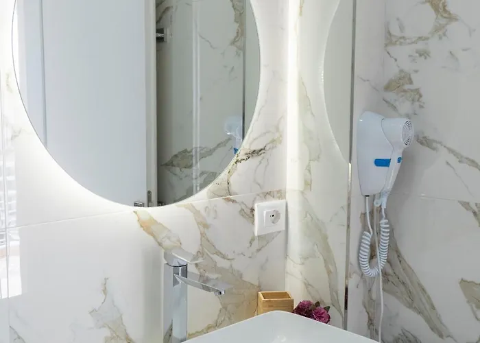 Oyster Apartment *